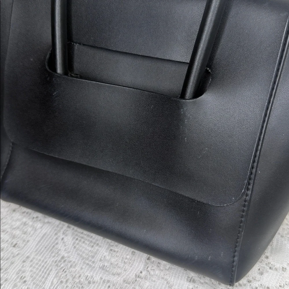 HiEleven black leather small handbag